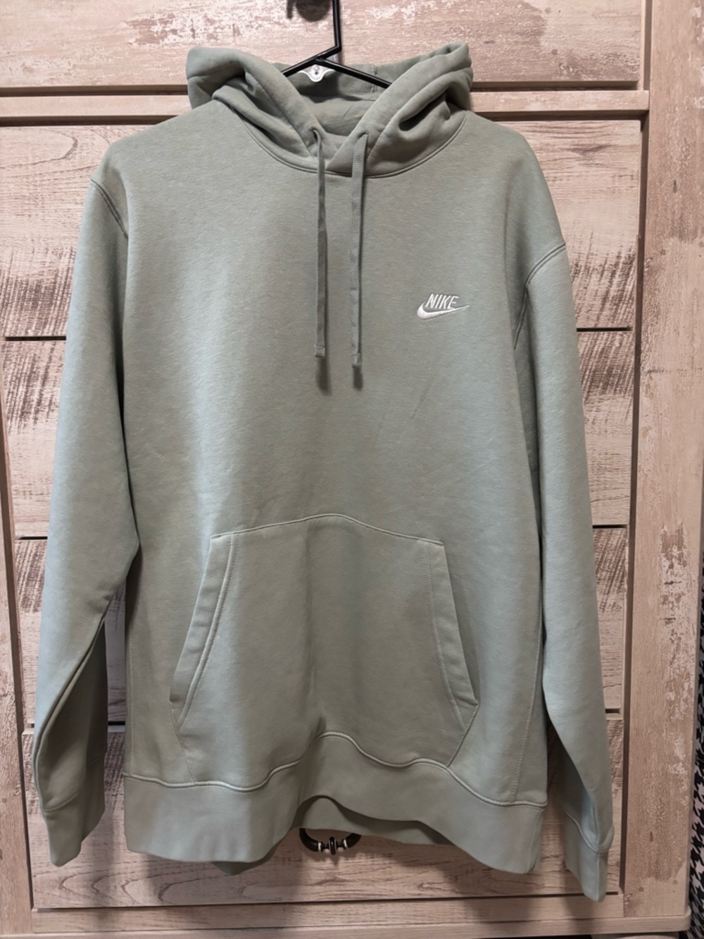 NWOT - Nike
Men’s  XL hoodie with front pocket
